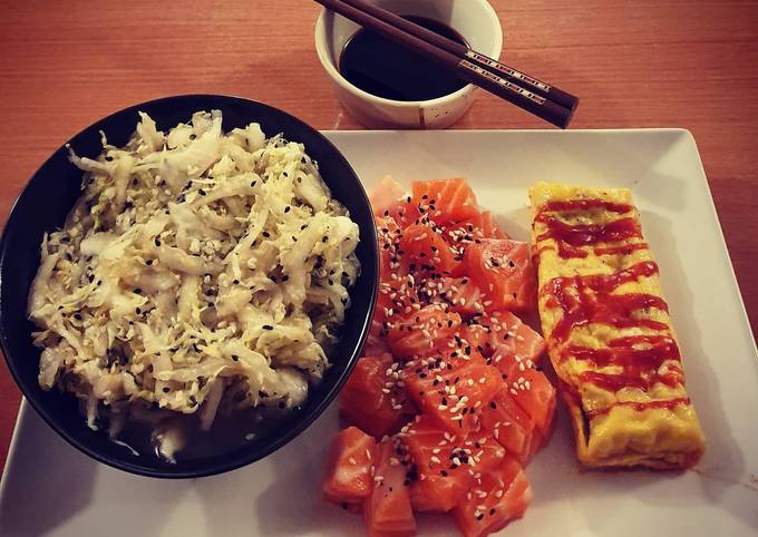 Sashimi, Omuretsu et salade de chou blanc