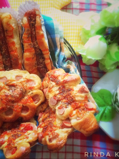 Foto resep Sausage Bread with Sauce Bolognese (Caterpillar, Flower, Hotdog) aka Roti Sosis dgn Saus Bolognese