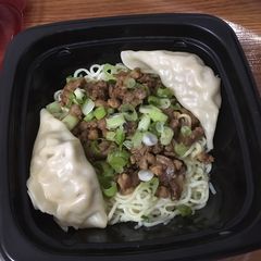 A picture of Dumpling Noodle with minced pork.