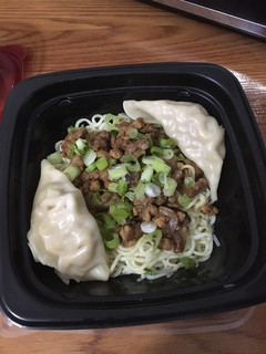 A picture of Dumpling Noodle with minced pork.