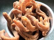 Gambar usus crispy pedas