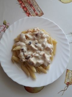 Aszalt gyümölcsös tejszínes csirkemell recept fotója
