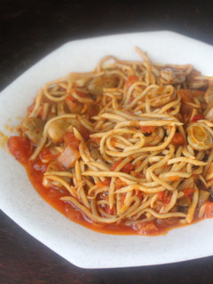 Una foto de Habas con gulas