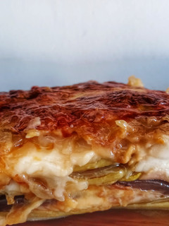 Una foto de Lasagna de Zucchini y berenjena con jamón y queso gratinada 😋