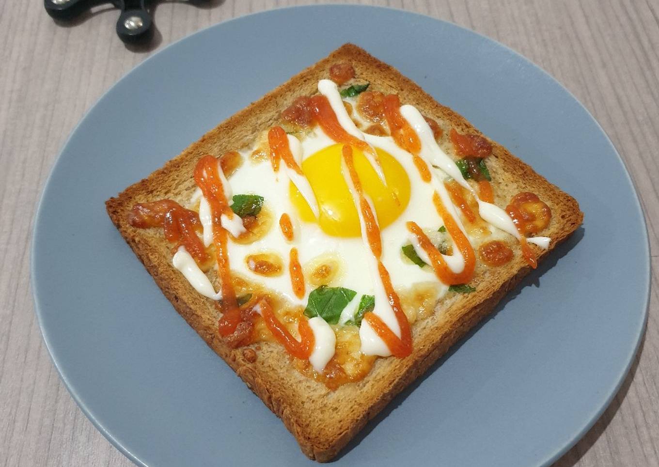Oven Baked Toast with Egg-Cheese-Basil (Ide Roti Panggang)