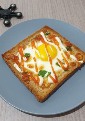 Foto resep Oven Baked Toast with Egg-Cheese-Basil (Ide Roti Panggang)