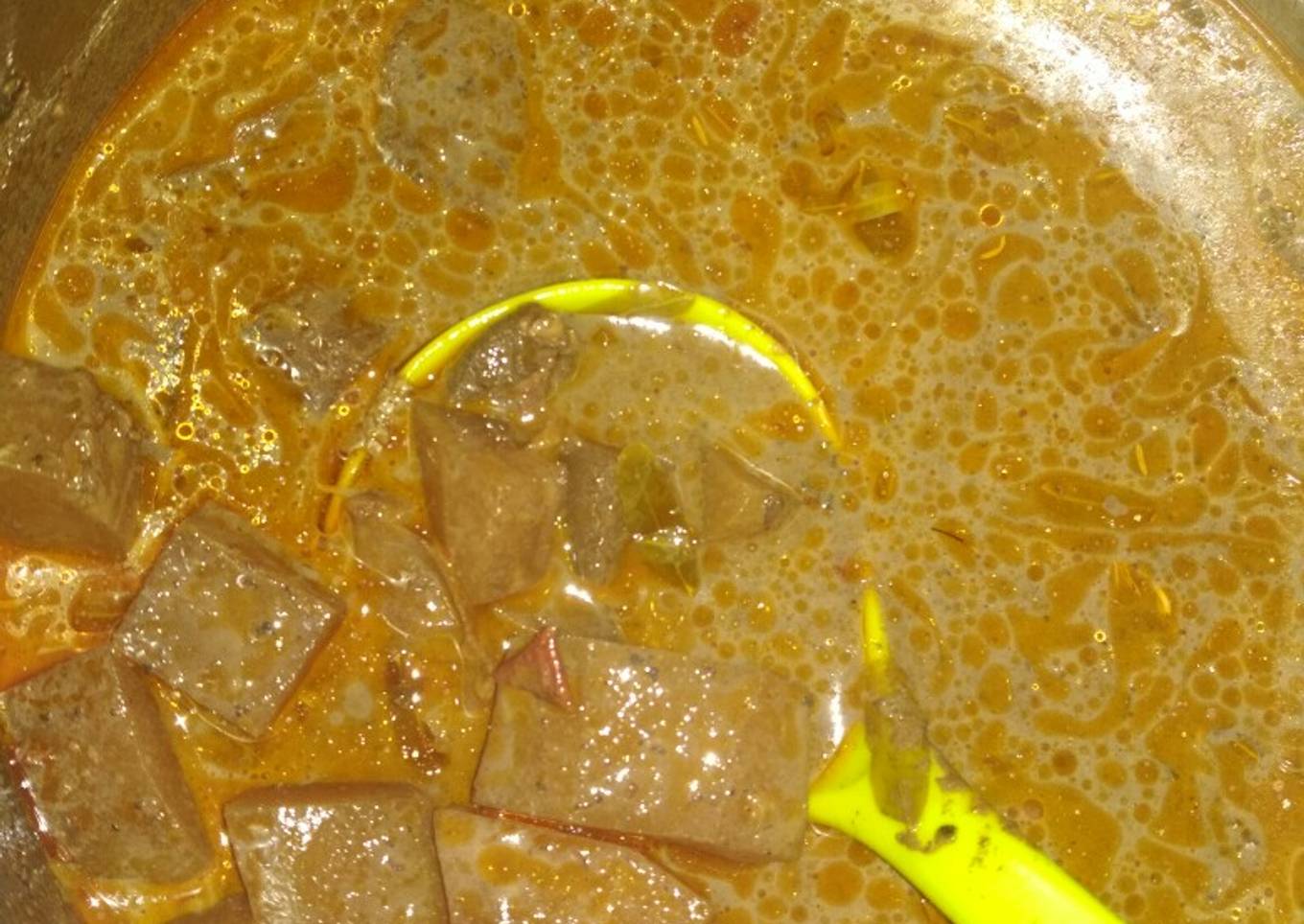 Garang asem pepaya dan ayam (kluwek ireng) khas Jawa (blora)