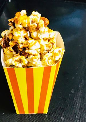 A picture of Instant caramel popcorns.