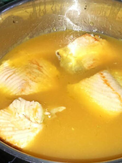 Una foto de Salmón en salsa de naranja
