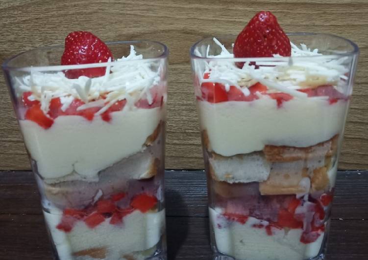 Cara Mudah Bikin Strawberry Dessert Cup Anti Gagal