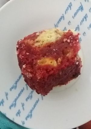 Una foto de Budín marmolado de frutillas y remolacha