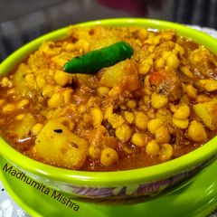 A picture of Raw Papaya & Chana dal Dalma.