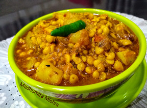 A picture of Raw Papaya & Chana dal Dalma.