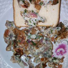 A picture of Bread With Omellete.