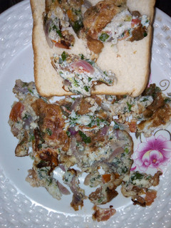 A picture of Bread With Omellete.