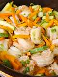 Camarones salteados con verduras