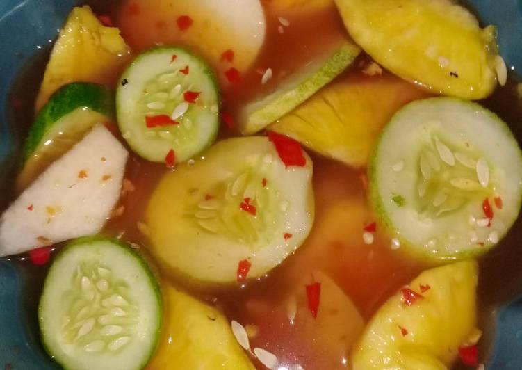 Asinan buah sederhana