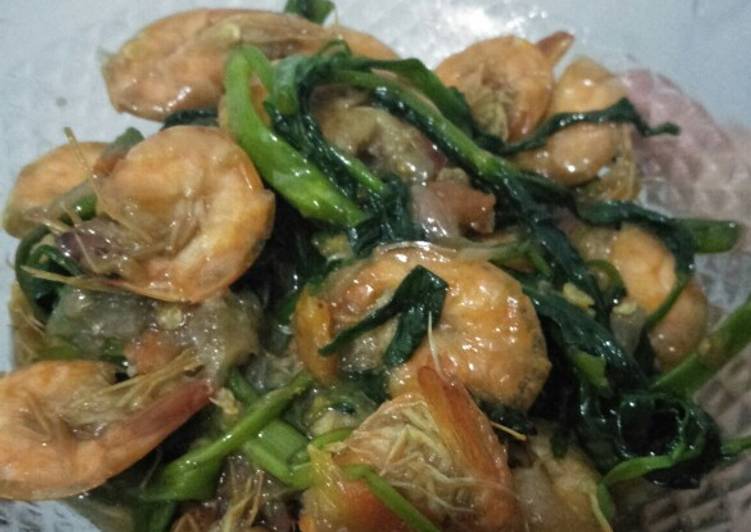 Langkah Mudah untuk Membuat Cha kangkung udang saos tiram yang Bikin Ngiler