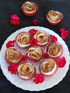 Foto di Rose di pasta sfoglia e mele