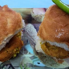 Vada pav A picture of Vada pav.