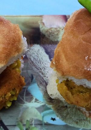 A picture of Vada pav.
