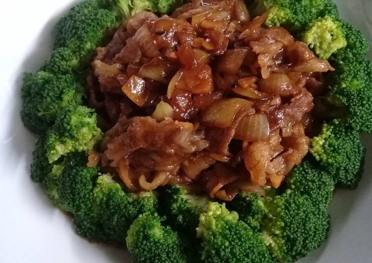 Cara Gampang Membuat Brokoli daging lada hitam yang Enak