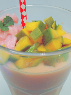 A picture of Mango Strawberry Smoothie #jikonichallenge.