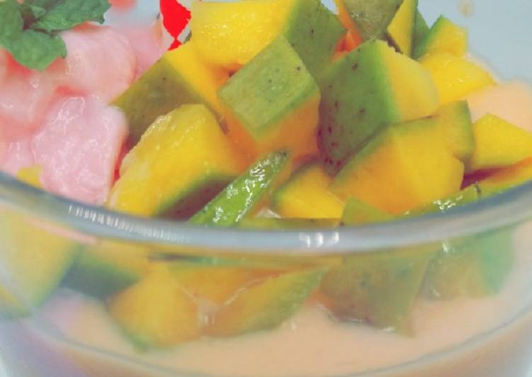 Recipe of Ultimate Mango Strawberry Smoothie #jikonichallenge