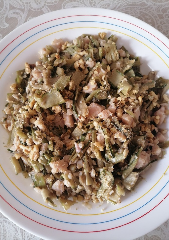 Una foto de Pencas de acelgas con pavo y nueces (Thermomix)