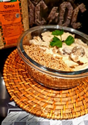 Une photo de Aiguillettes de poulet sauce fromage blanc, champignons et quinoa