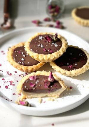 รูปของ ทาร์ตช็อคโกแลตกานาซ Chocolate Ganache Tarts with Sea salt