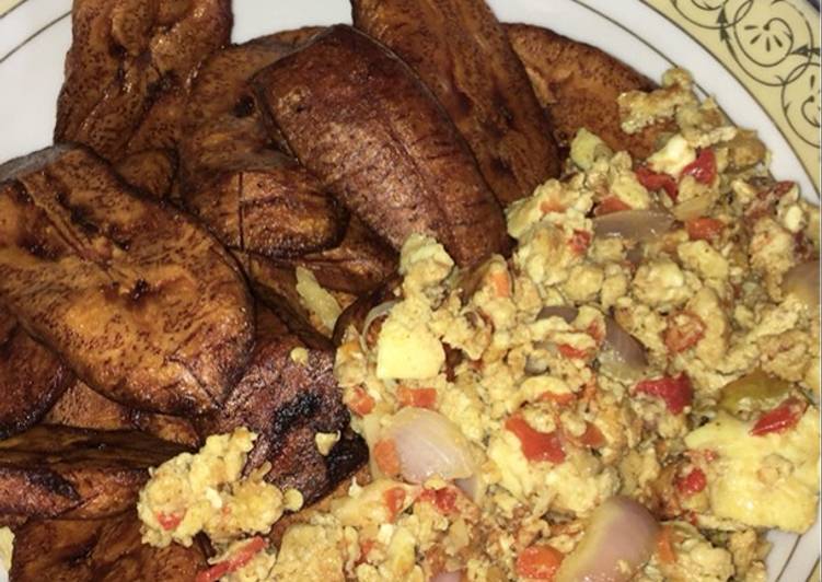 Recipe of Ultimate Plantain and scrambled eggs 😋