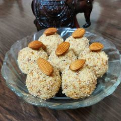 A picture of Besan and Sooji Ke Laddoo.