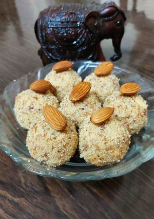 A picture of Besan and Sooji Ke Laddoo.
