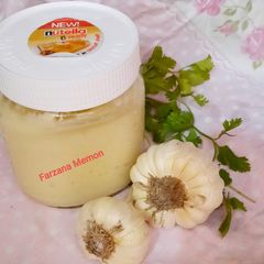 A picture of Garlic paste.