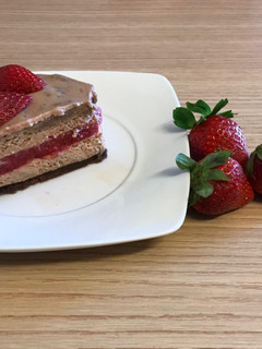 Foto di Cheesecake cioccolato e fragole
