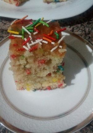 Une photo de Cake aux chocolat vermicelles colorés