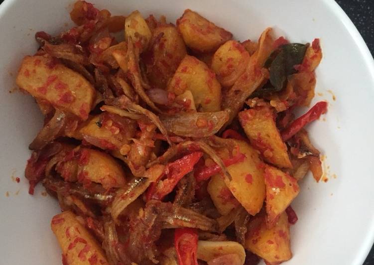 Resep: Tumis teri kentang balado yang Enak