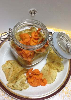 Una foto de Chips potato (papas) zanahoria al horno!!