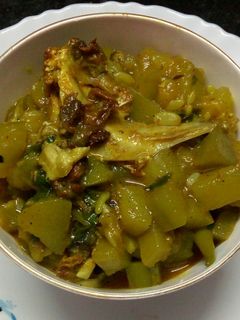 কাতলা মাছের মাথা দিয়ে লাউ ঘন্ট (katla macher matha diye lau ghonto recipe in Bengali) রেসিপির প্রধান ছবি