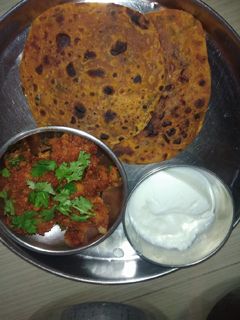 થેપલા સૂકીભાજી (Thepla Suki bhaji Recipe in Gujarati) રેસીપી મુખ્ય ફોટો