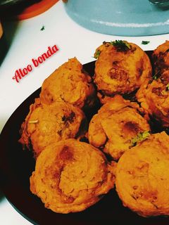 आलू बोंडा (aloo bonda recipe in Hindi) रेसिपी मुख्य फोटो