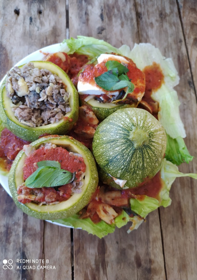 Una foto de Calabacitas rellenas de carne molida y avena