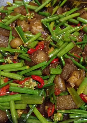 Foto resep Tumis Kikil Kembang Bawang Pedas Manis