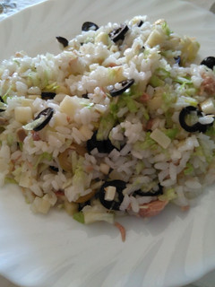 Una foto de Ensalada 🥗🥗 de arroz 🍚