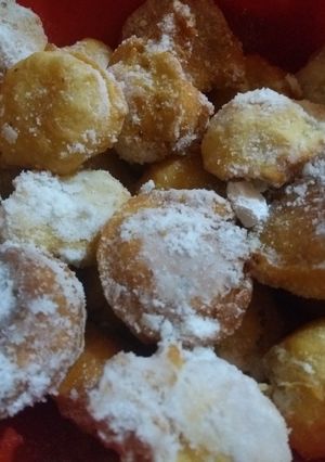 Una foto de Buñuelos con anís y ralladura de manzana