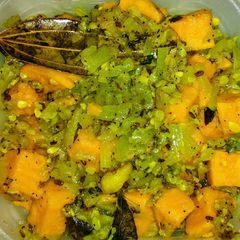 A picture of Lau Shukto/লাউ শুক্তো.