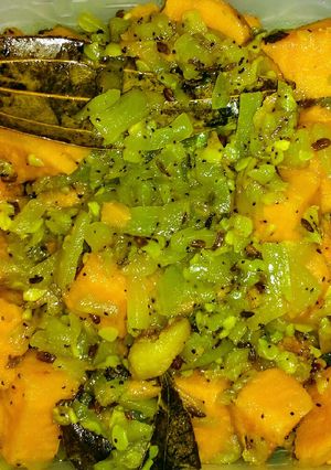 A picture of Lau Shukto/লাউ শুক্তো.