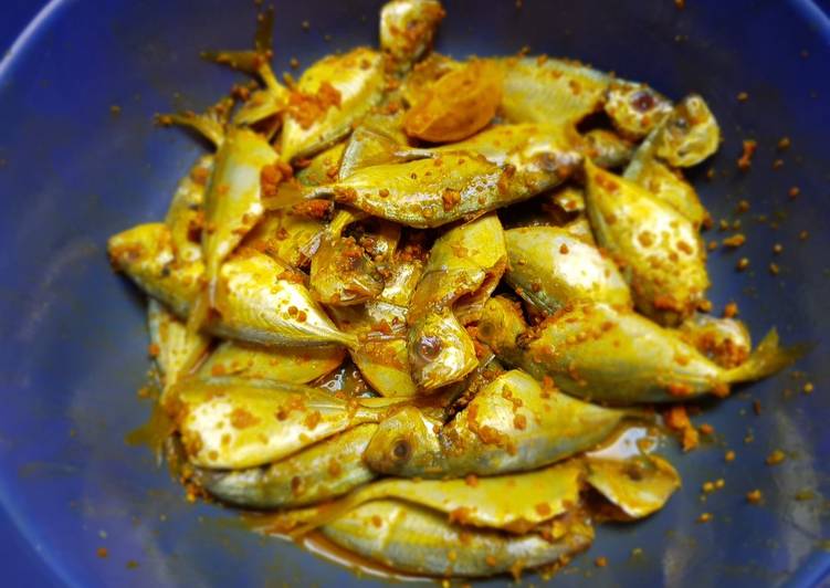 Resep Ikan selar bumbu kuning untuk stok di freezer Lezat