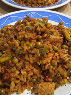 Una foto de Arroz a la Paella con Pollo y Verduritas